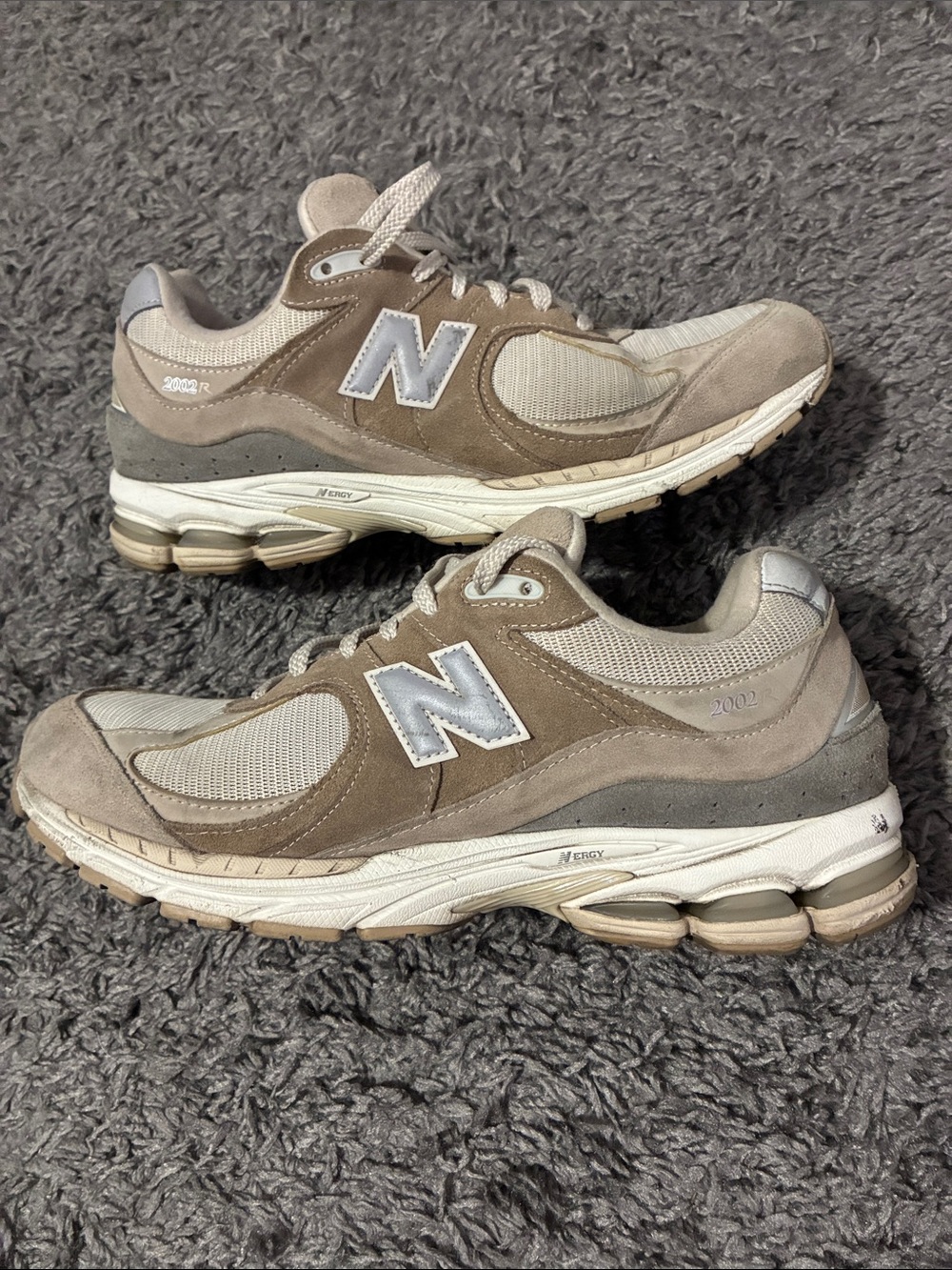 New balance 2002r